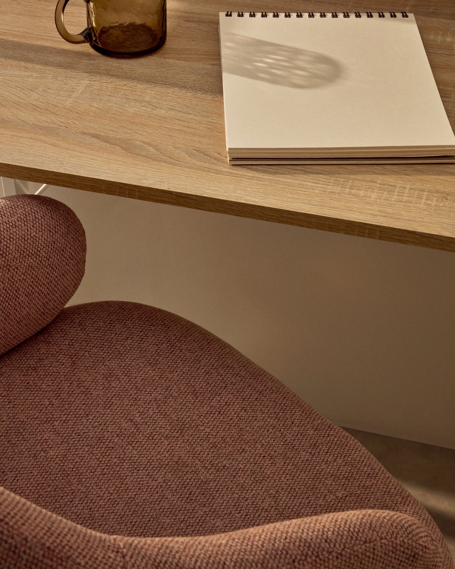 Einara Schreibtischstuhl in Rosa mit Beinen aus Stahl in Mattweiß - ZEN ZONE Furniture