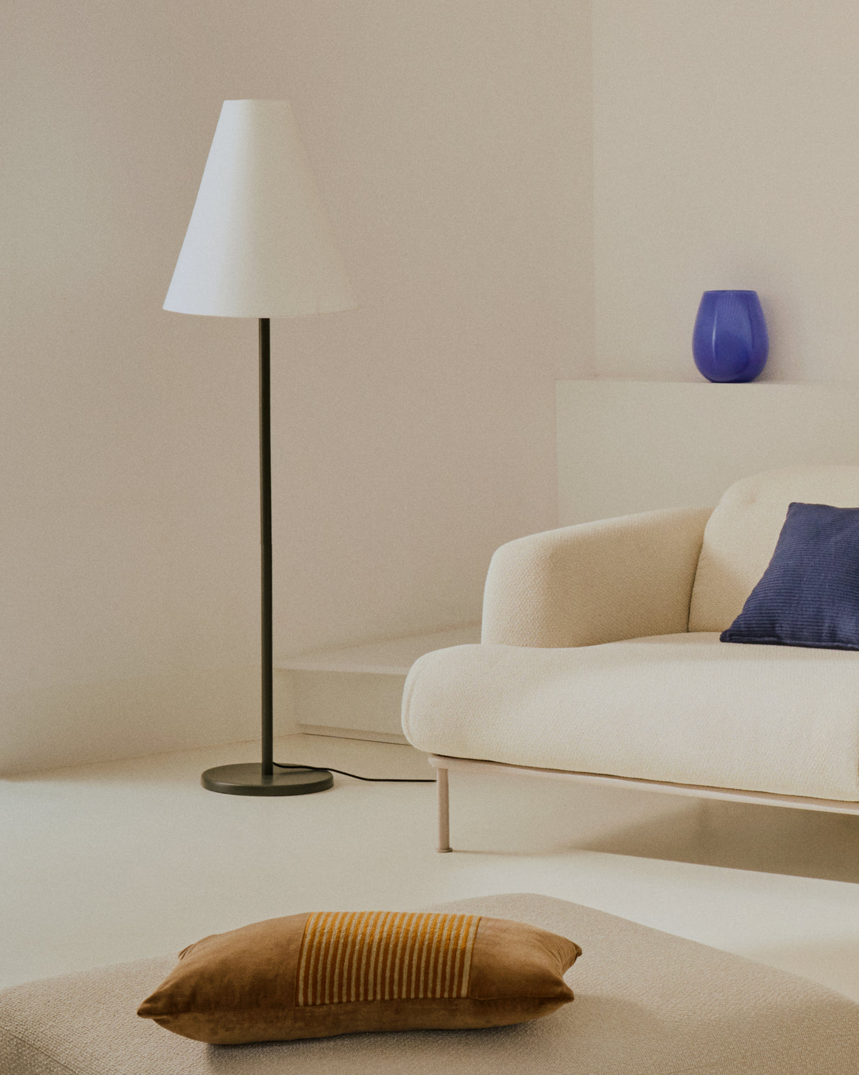 Stehlampe Navat aus Metall mit grünem Finish - ZEN ZONE Furniture