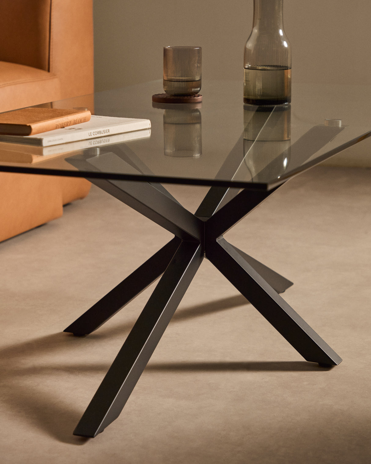 Argo Couchtisch 130 x 70 cm aus Glas und Stahlbeine mit schwarzem Finish - ZEN ZONE Furniture