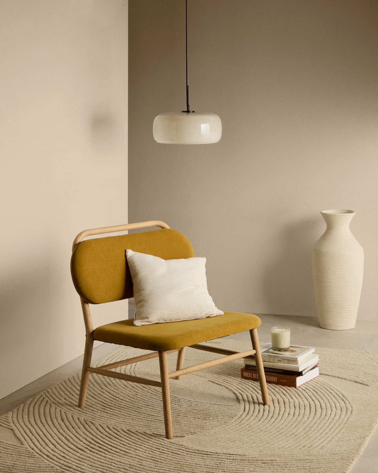 Sessel Helda aus senfgelbem Chenille und massivem Eichenholz FSC Mix Credit - ZEN ZONE Furniture