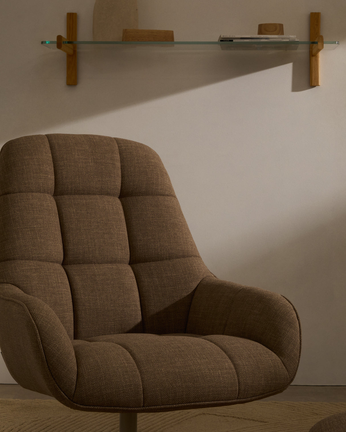 Drehsessel Jaspe hellbraun und Metall mit grauer Oberfläche FSC 100% - ZEN ZONE Furniture