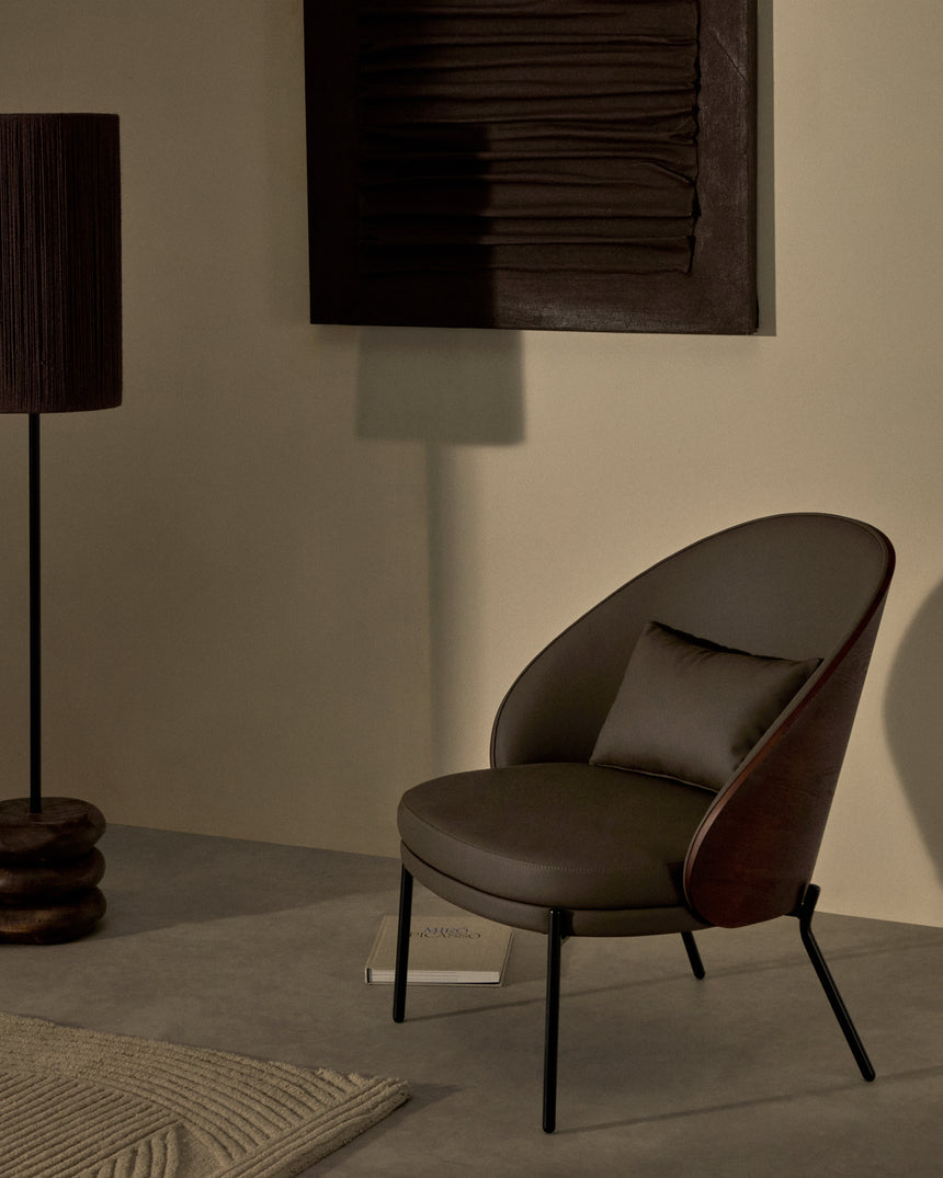 Eamy Sessel aus braunem Kunstleder, Eschenfurnier in Nussbaum-Finish mit Metall in Schwarz - ZEN ZONE Furniture