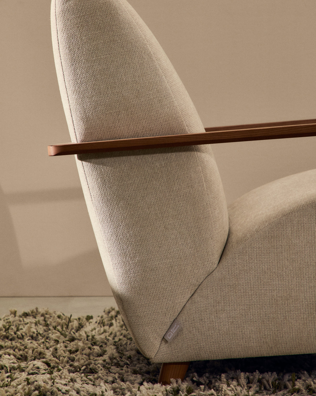 Meghan Sessel perlfarbener Chenille und massives Eschenholz mit Nussholzfinish FSC Mix Credit - ZEN ZONE Furniture