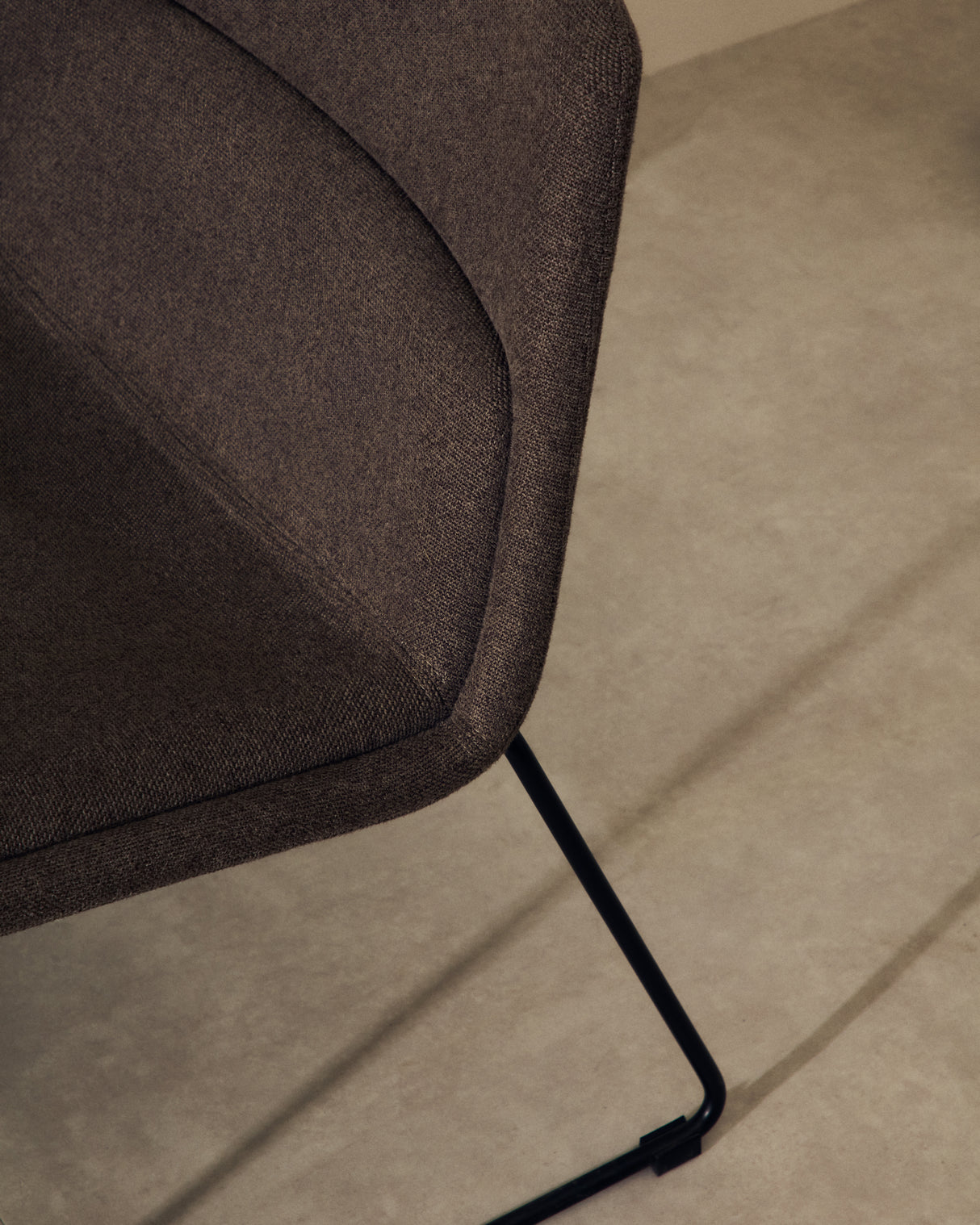 Sessel Zahara aus braunem Stahl mit schwarzem Finish FSC 100% - ZEN ZONE Furniture