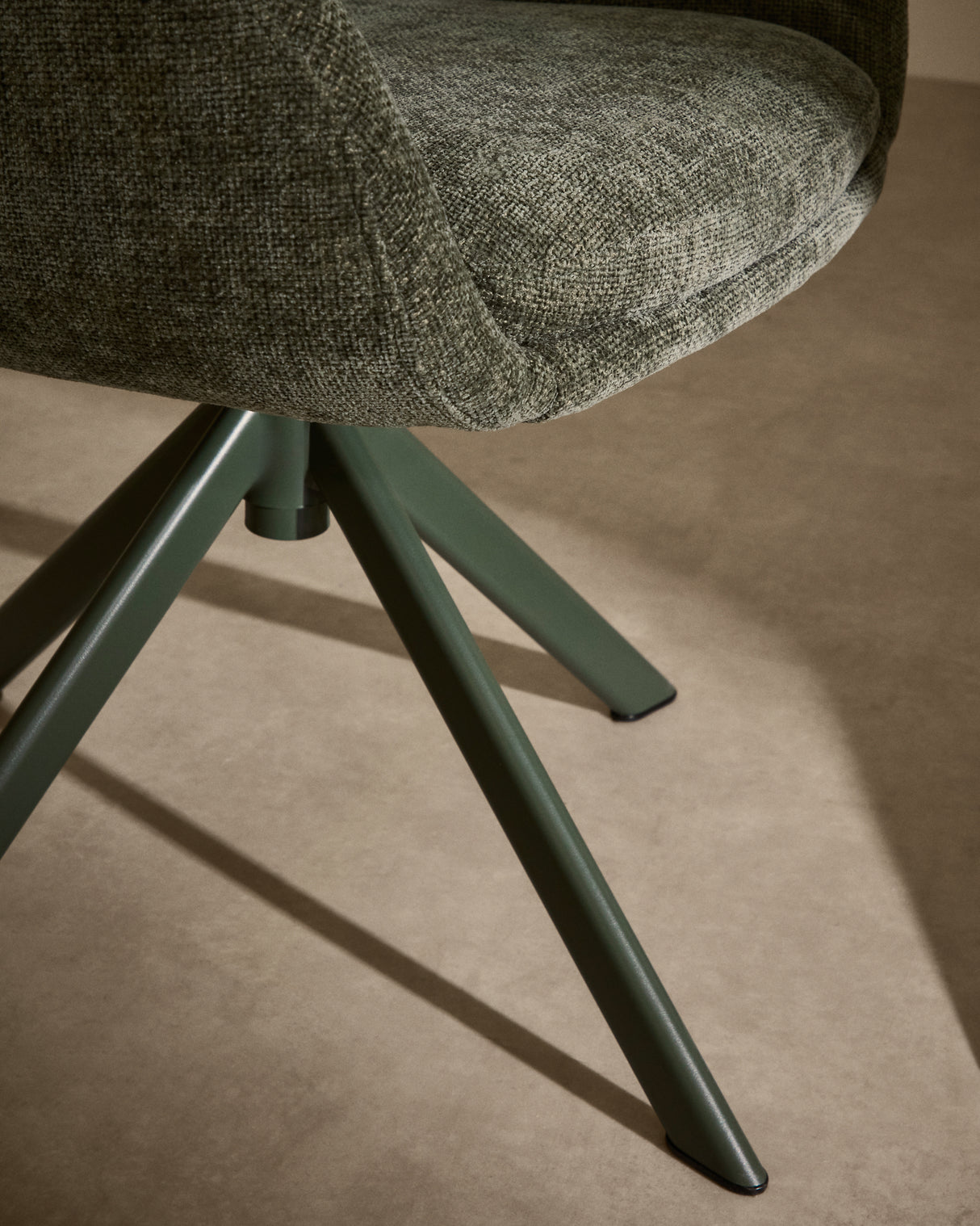 Drehstuhl Lexa aus grüner Chenille und Stahlbeinen mit grünem Finish - ZEN ZONE Furniture