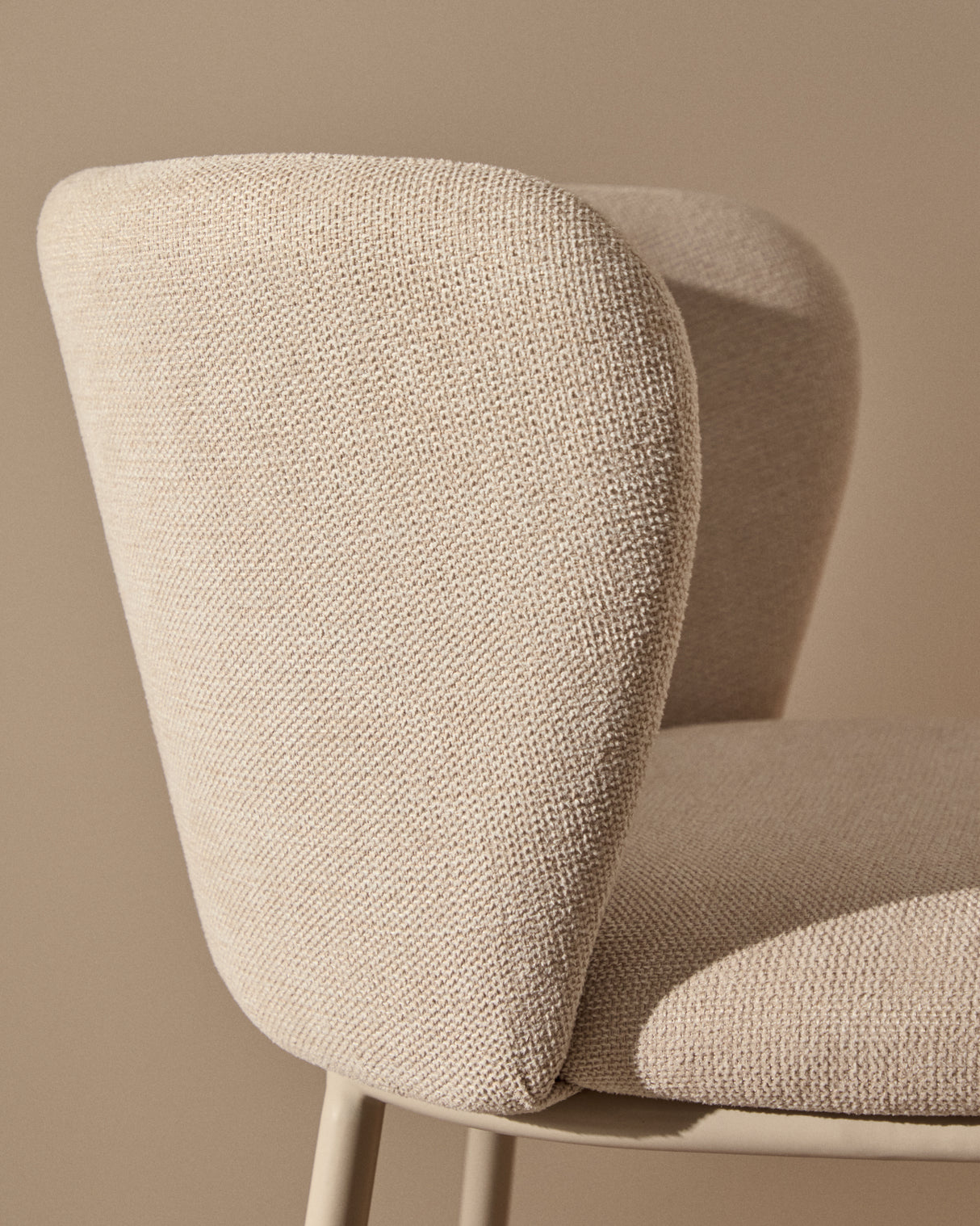 Hocker Ciselia aus beigefarbenem Chenille und beigefarbenem Stahl Höhe 65 cm FSC Mix Credit - ZEN ZONE Furniture