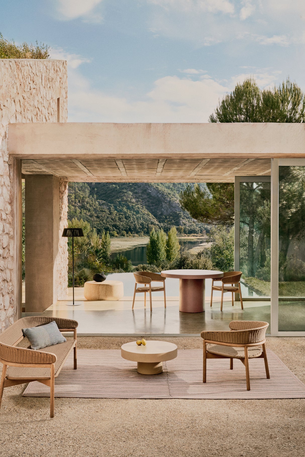 Stuhl Arinella aus massivem Akazienholz mit Finish in natürlichem Farbton und beigem Seil FSC 100% - ZEN ZONE Furniture