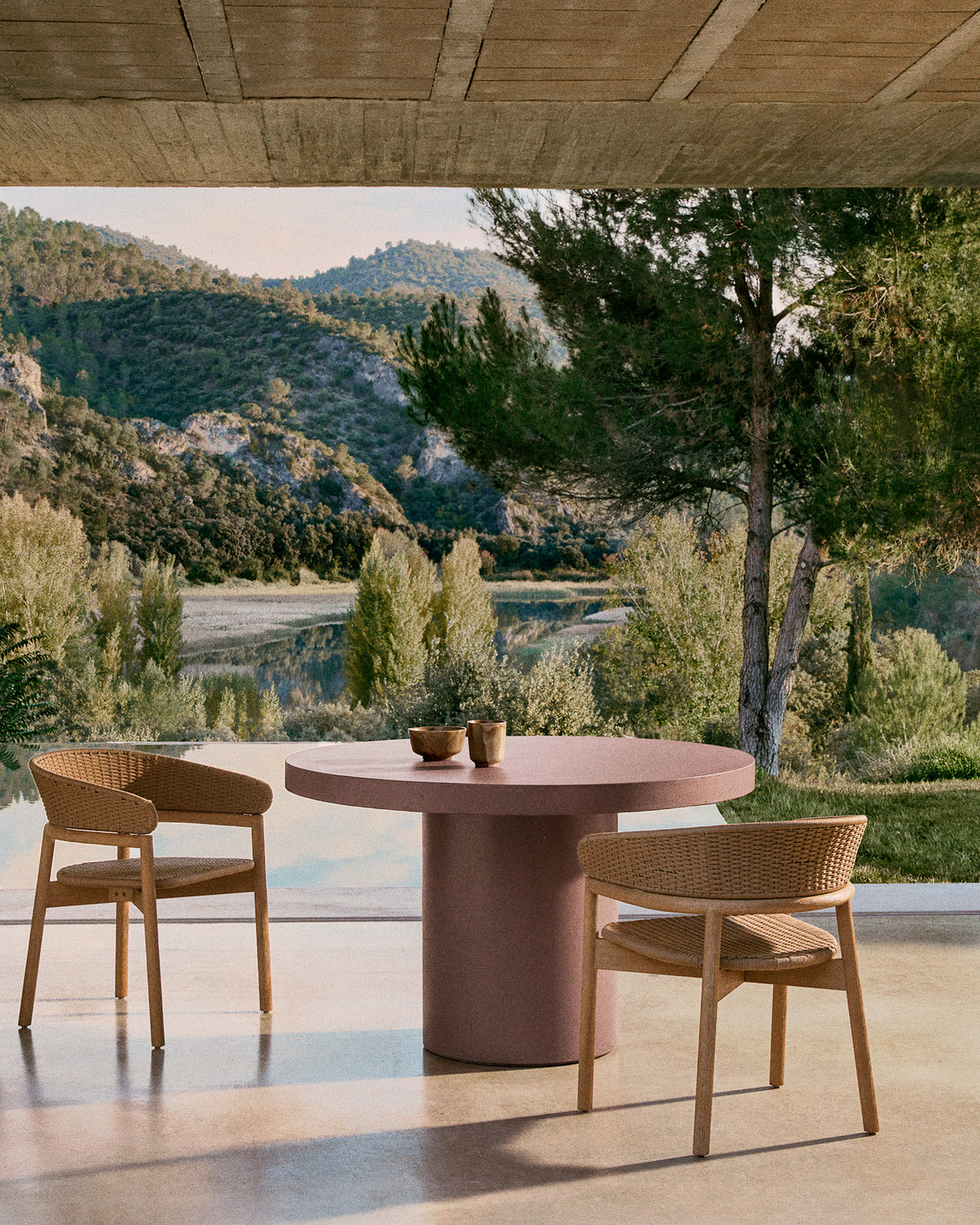 Stuhl Arinella aus massivem Akazienholz mit Finish in natürlichem Farbton und beigem Seil FSC 100% - ZEN ZONE Furniture