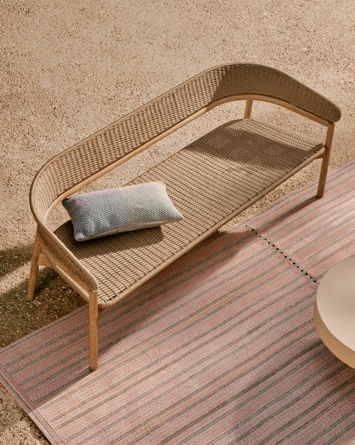 3-Sitzer-Sofa Arinella aus massivem Akazienholz mit Finish in natürlichem Farbton und beigem Seil FSC 100% 167 cm - ZEN ZONE Furniture