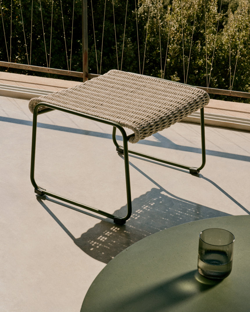 Fußablage Maurina aus grün verzinktem Stahl mit écrufarbenem und grauem Seil 58 x 52,5 cm - ZEN ZONE Furniture