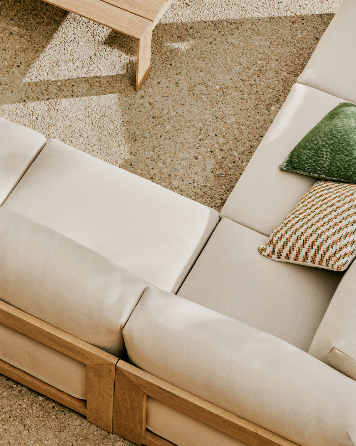 5-Sitzer-Ecksofa Ambra aus massivem Akazienholz mit hellem Finish 248 cm - ZEN ZONE Furniture