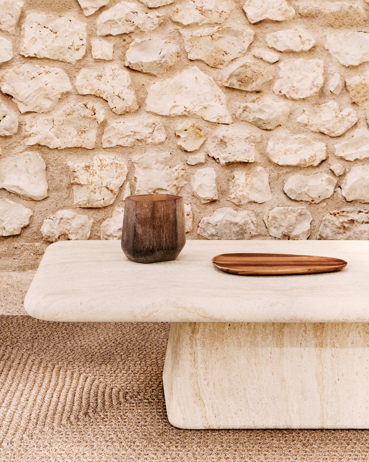 Couchtisch Drasi aus Zement in Travertinoptik 140 x 70 cm - ZEN ZONE Furniture