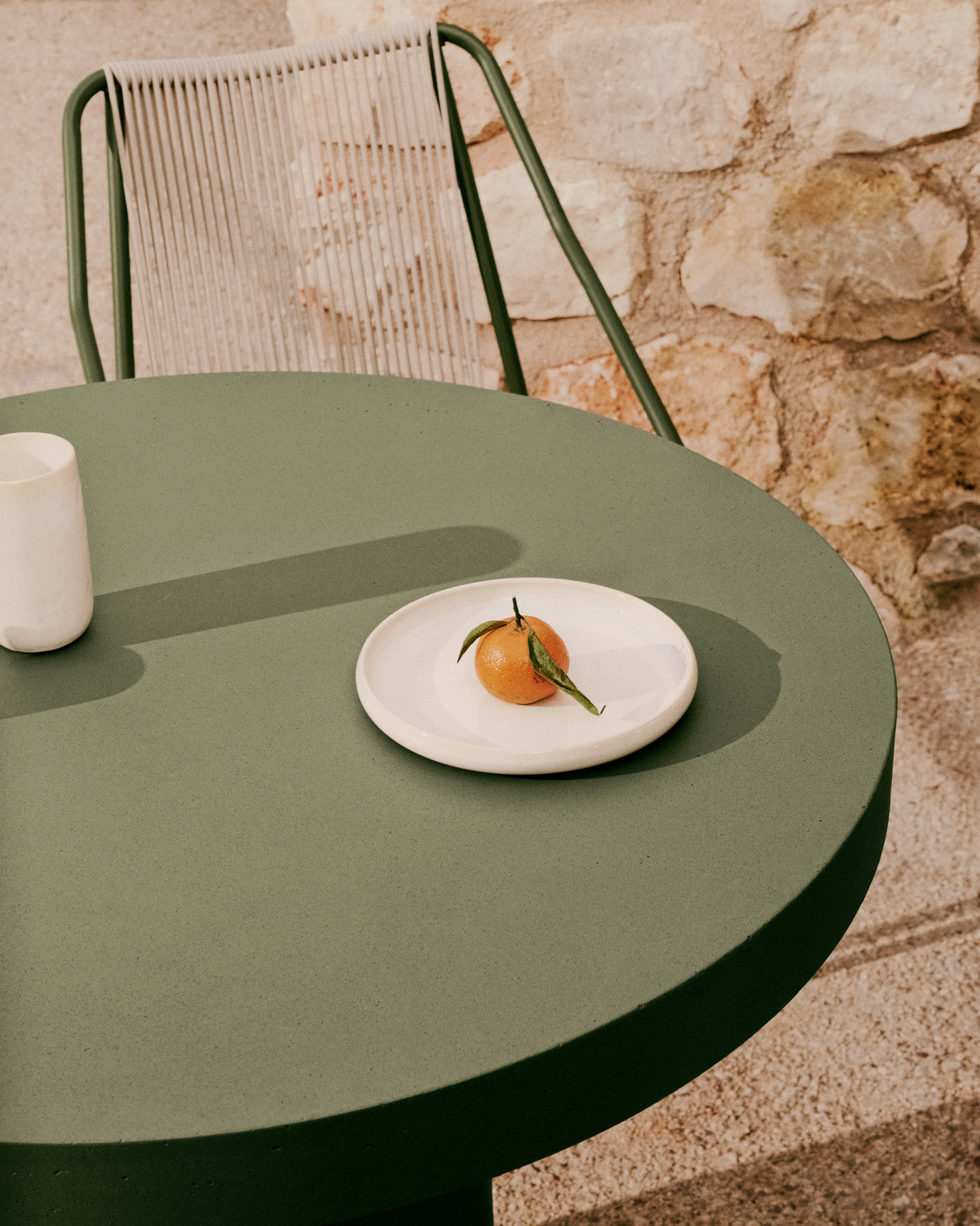 Runder Tisch Aiguablava aus Zement in Grün Ø 90 cm - ZEN ZONE Furniture