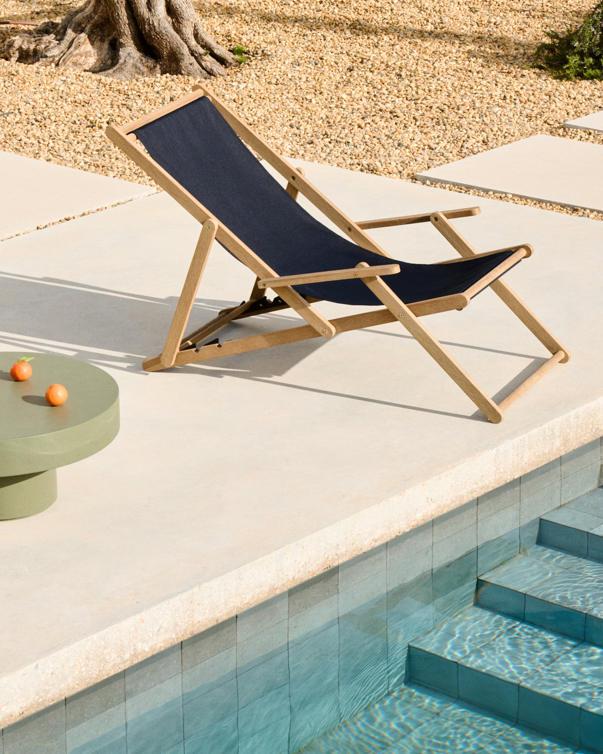 Klappbarer Outdoor-Liegestuhl Vilara in Schwarz aus massivem Akazienholz FSC 100% - ZEN ZONE Furniture