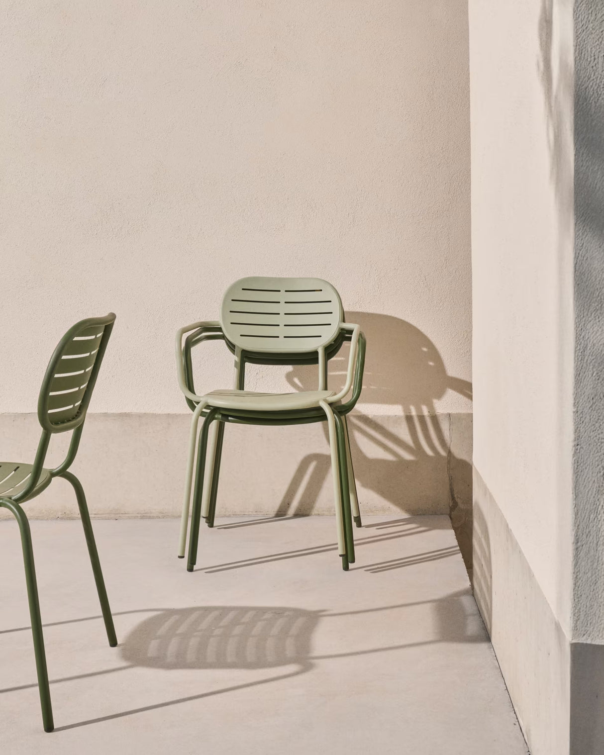 Stapelbarer Outdoor-Stuhl mit Armlehnen Brai aus verzinktem Stahl in Türkis - ZEN ZONE Furniture