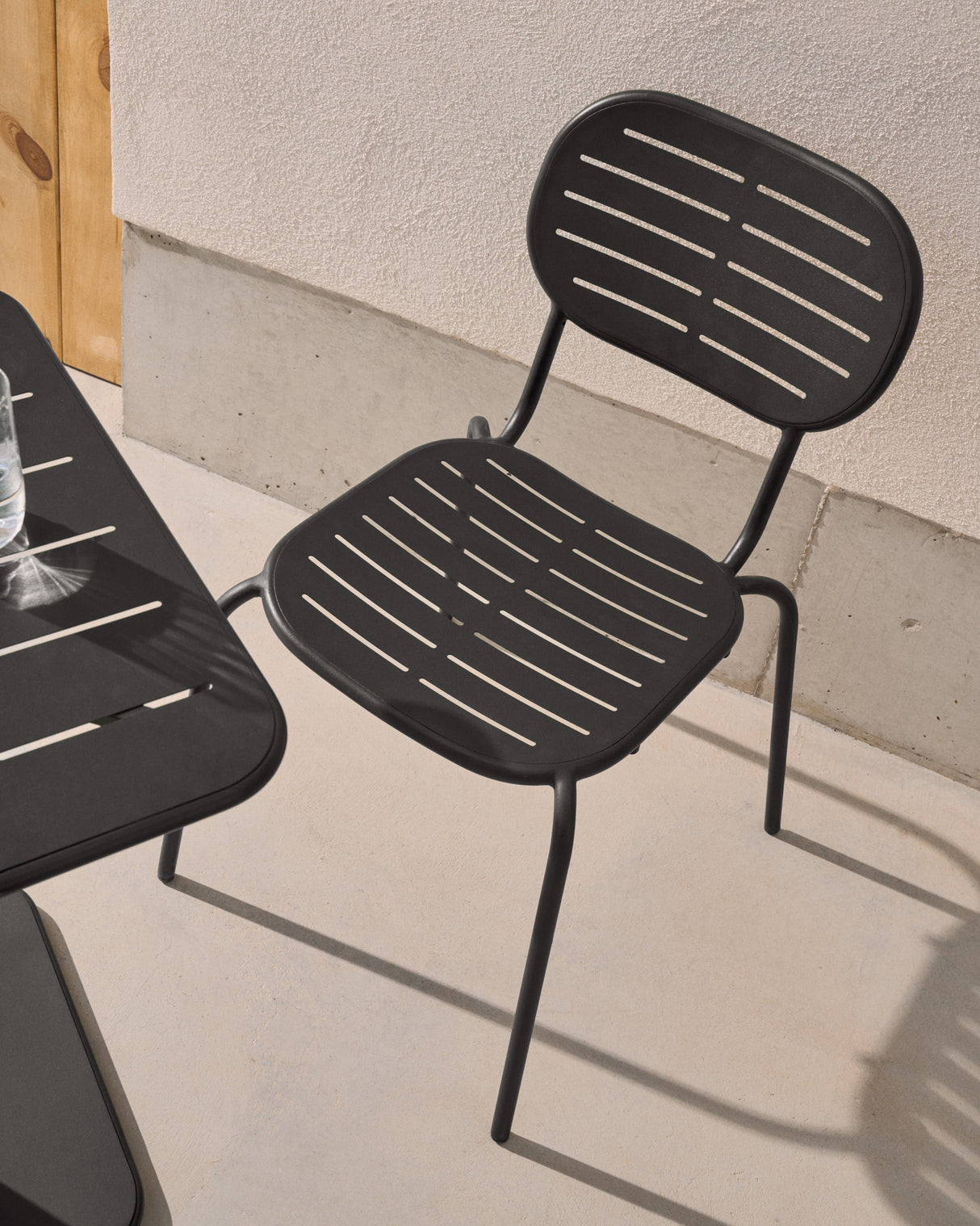 Stapelbarer Outdoor-Stuhl Brai aus verzinktem Stahl in Dunkelgrau - ZEN ZONE Furniture