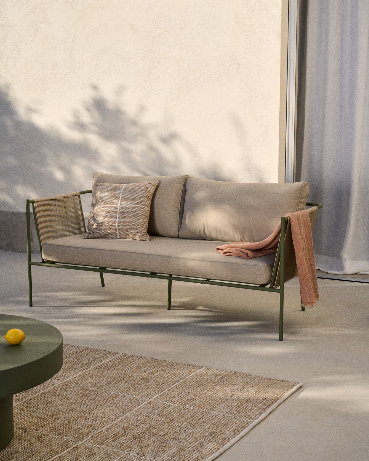 2-Sitzer-Outdoor-Sofa Zivia aus écrufarbenem Seil und grün verzinktem Stahl 178 cm - ZEN ZONE Furniture