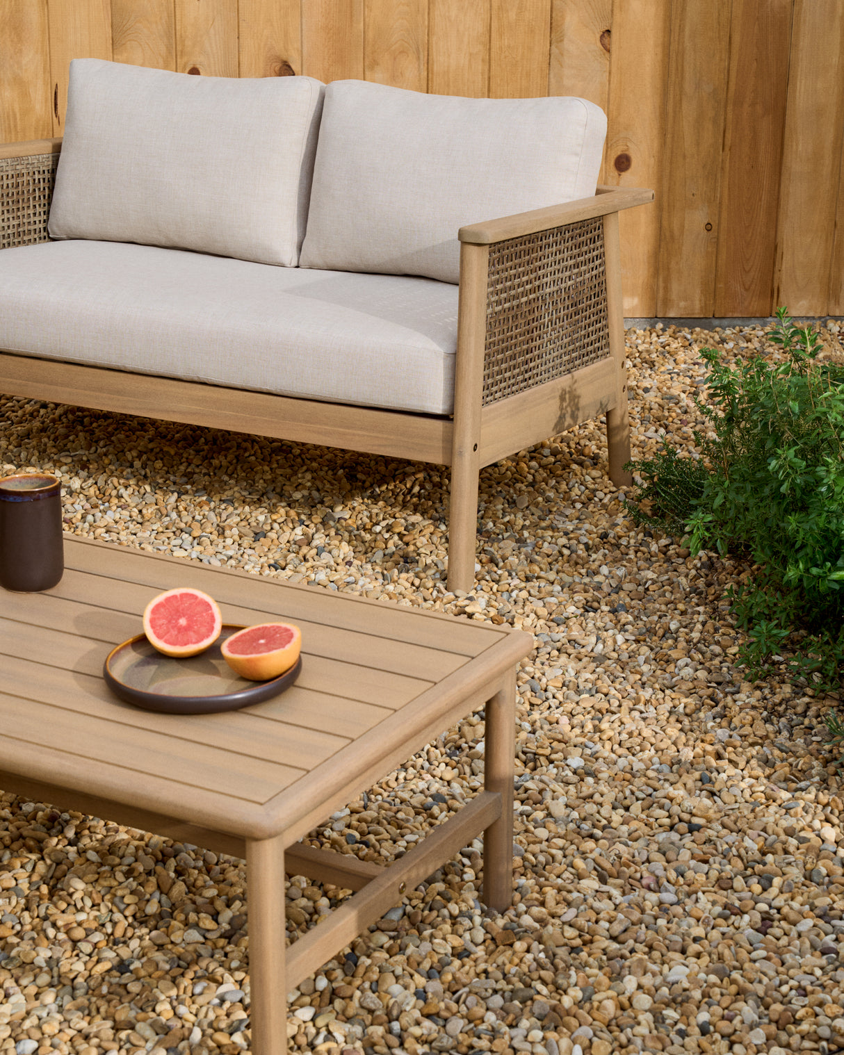 Set Alabe bestehend aus 2-Sitzer-Sofa, 2 Sesseln und Couchtisch aus Akazienholz 100% FSC - ZEN ZONE Furniture