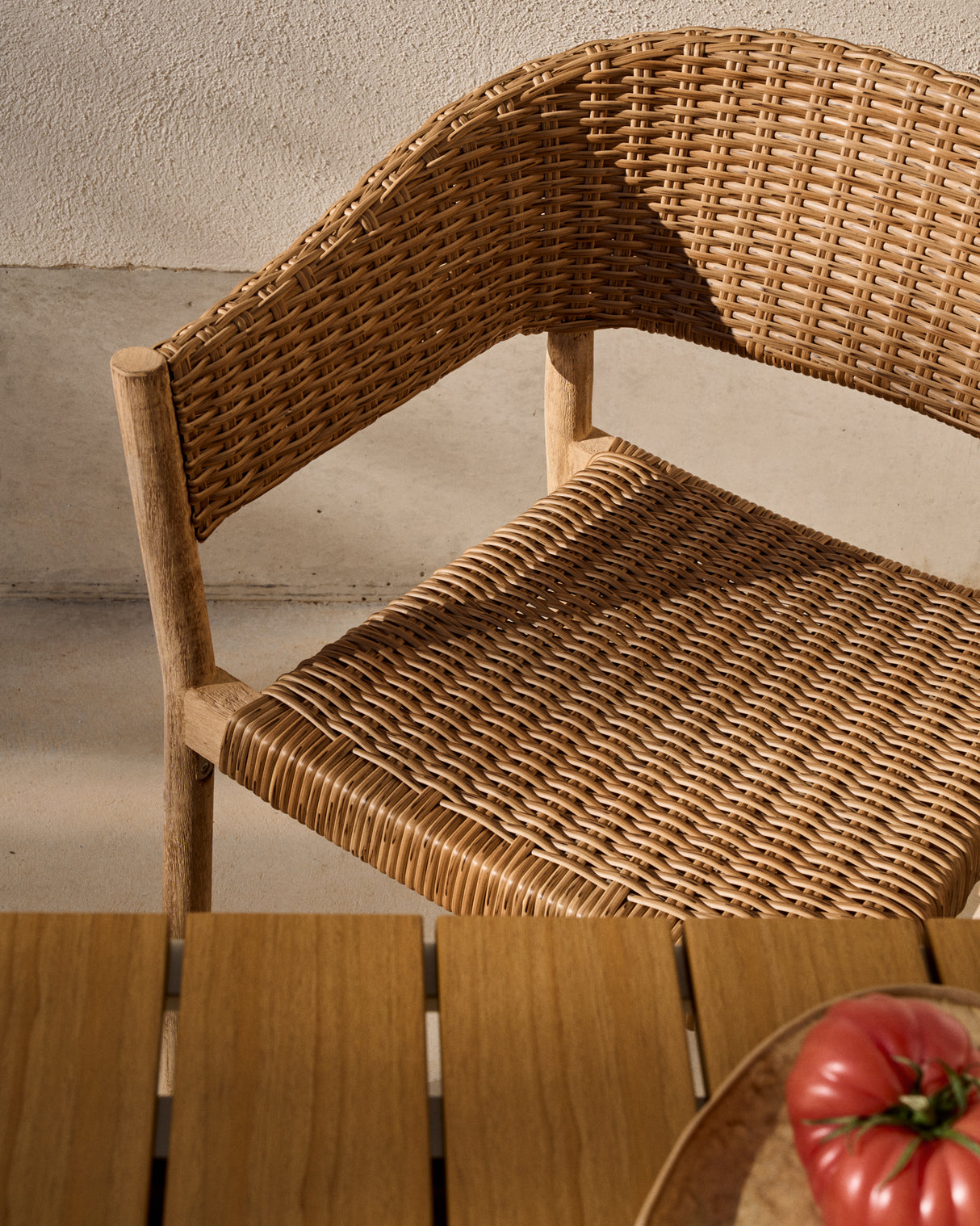 Pola stapelbarer Stuhl 100% Outdoor massiver Eukalyptus 100% FSC Kunstrattan natürliches F - ZEN ZONE Furniture