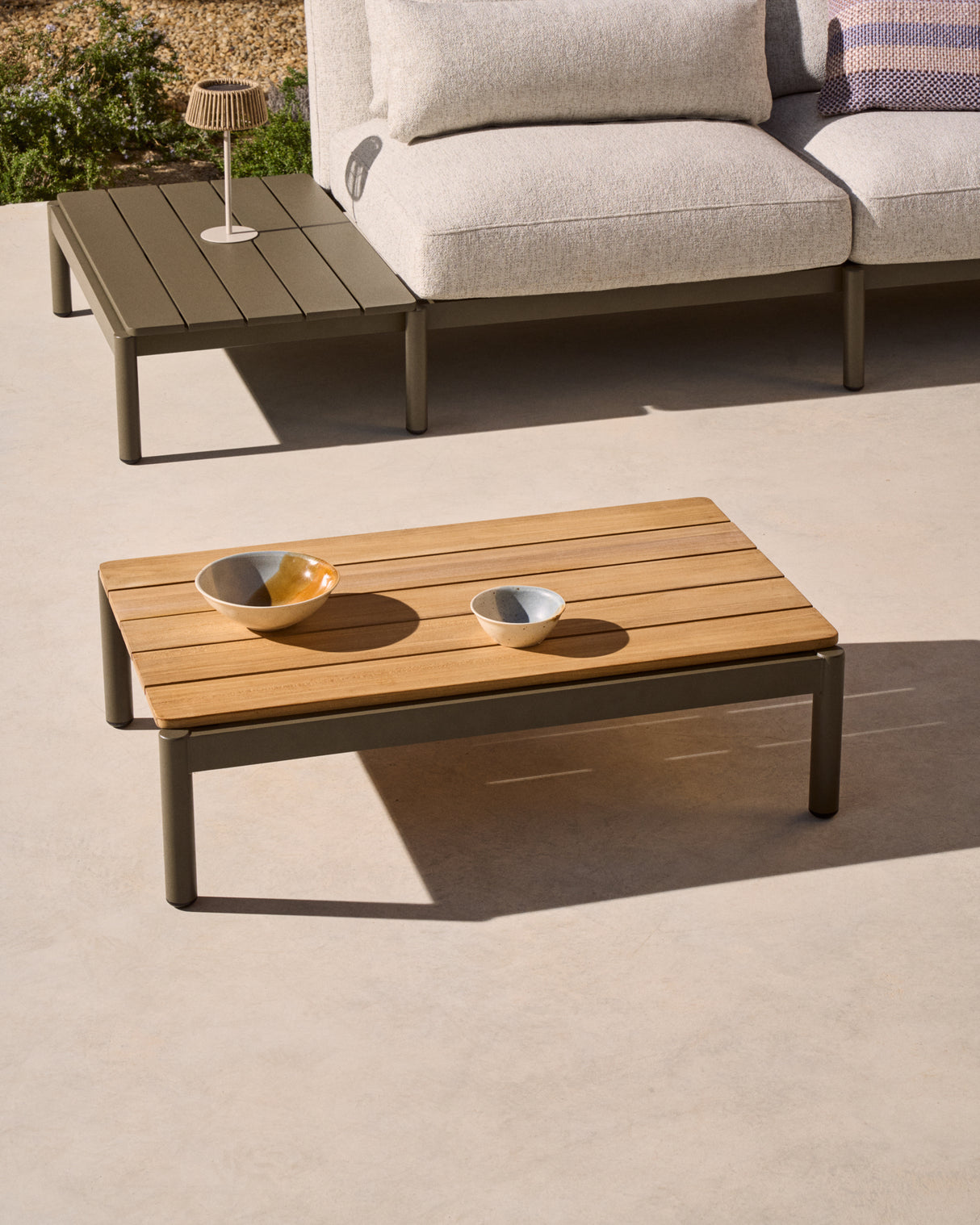 Couchtisch Sorells aus grünem Aluminium und Teakholz 52,4 x 91 cm FSC 100% - ZEN ZONE Furniture