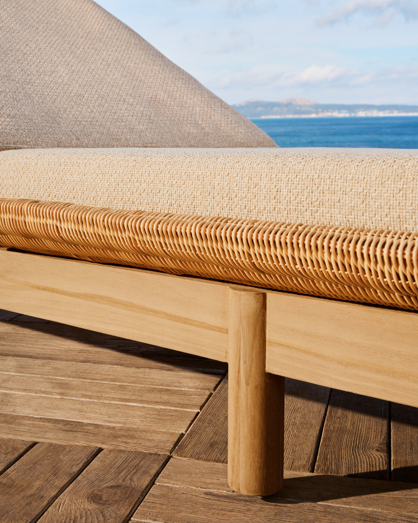 Sonnenliege Galea aus massivem Teakholz und synthetischem Rattan FSC 100% - ZEN ZONE Furniture