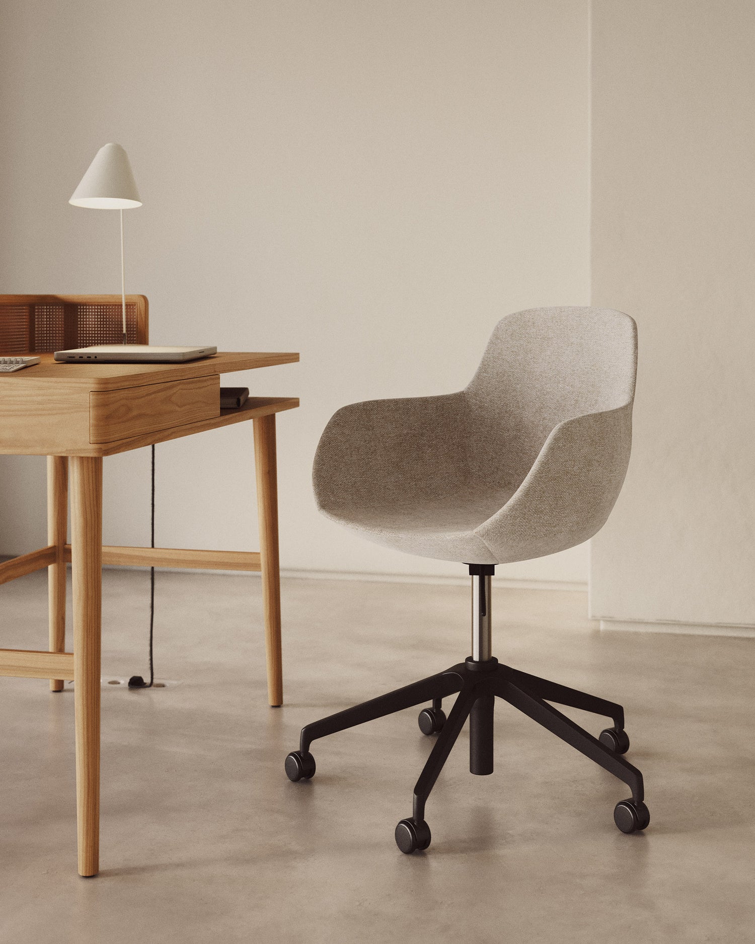 Tissiana Schreibtischstuhl in Beige und Aluminium mit mattschwarzer Oberfläche - ZEN ZONE Furniture