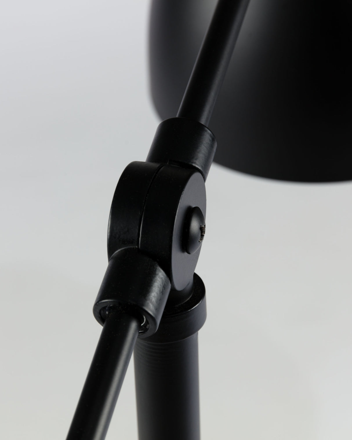 Tescarle Tischlampe, schwarz - ZEN ZONE Furniture