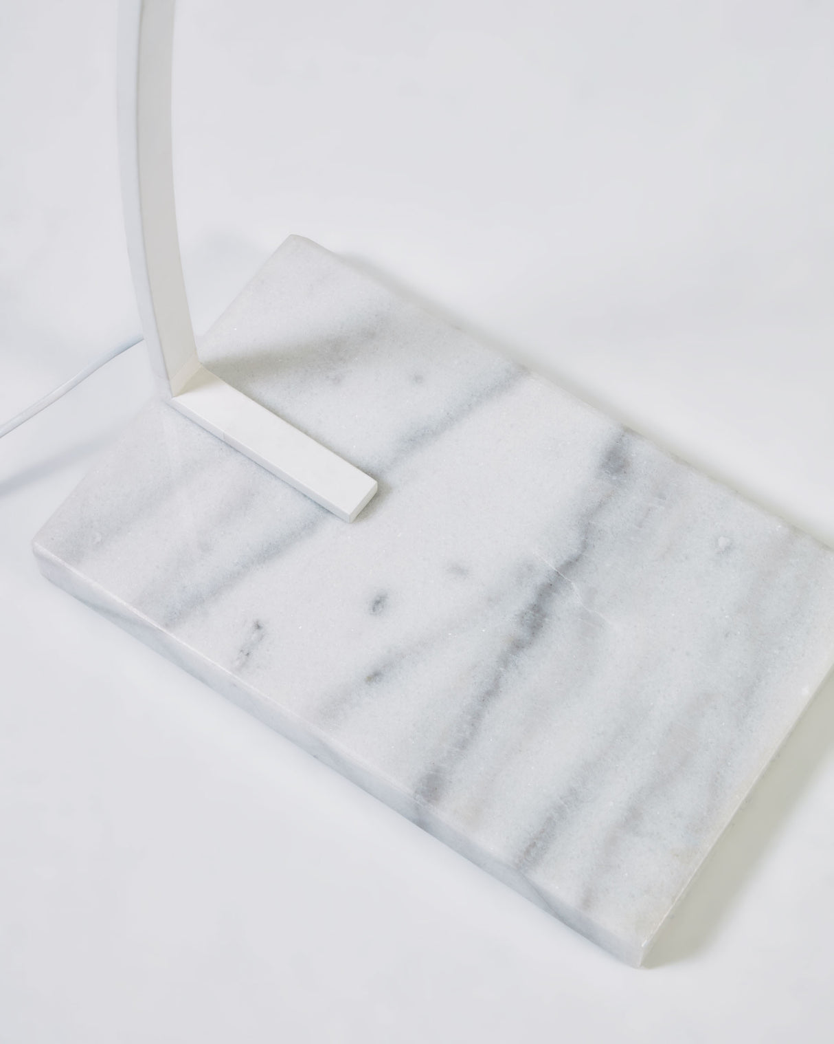 Stehlampe Juhe aus Eschenholzfurnier, Metall und weißem Marmor - ZEN ZONE Furniture