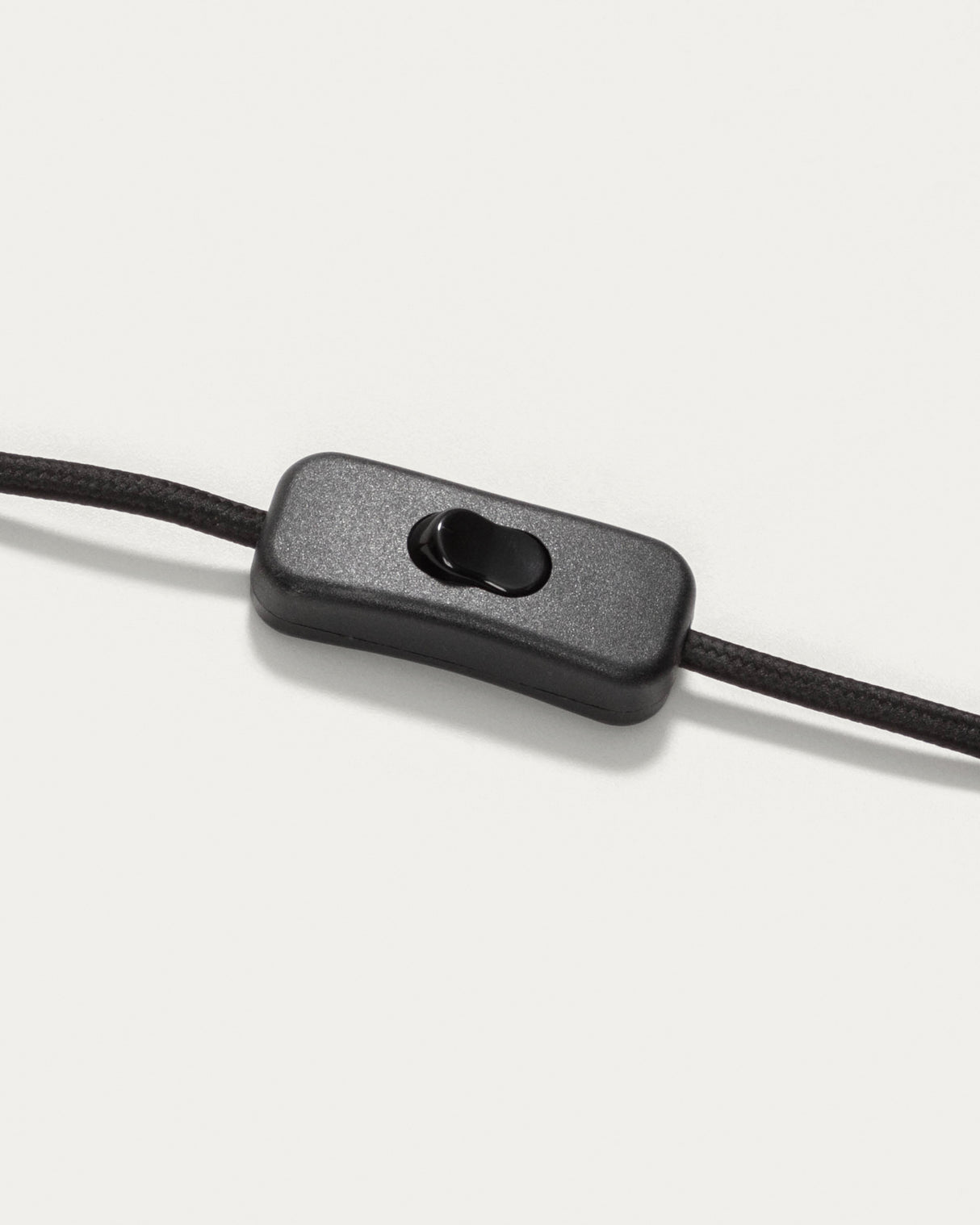 Aleyla Tischlampe aus Metall mit kastanienbraun Oberfläche - ZEN ZONE Furniture