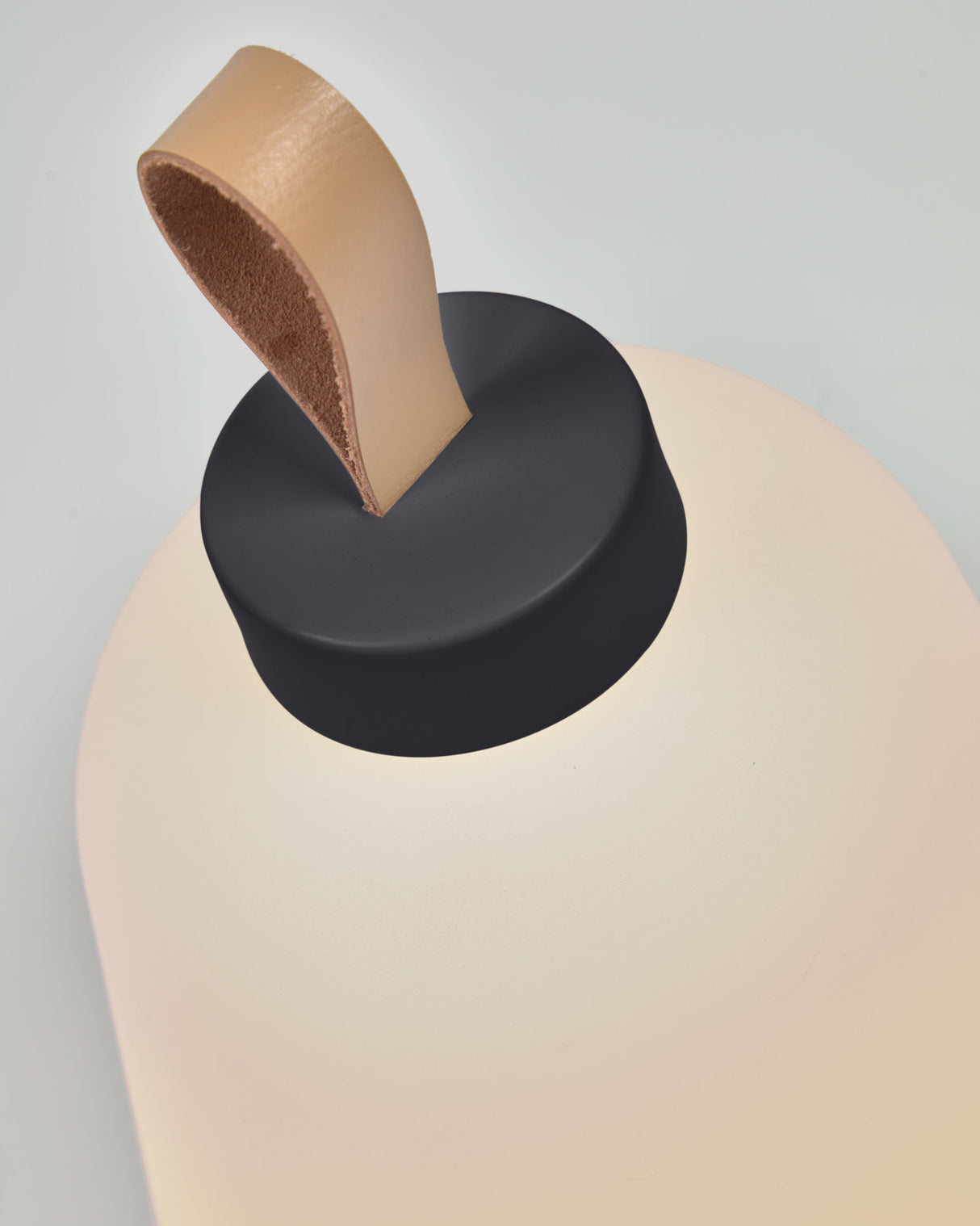 Tischlampe Udiya aus Polyethylen und Metall mit schwarzem Finish - ZEN ZONE Furniture