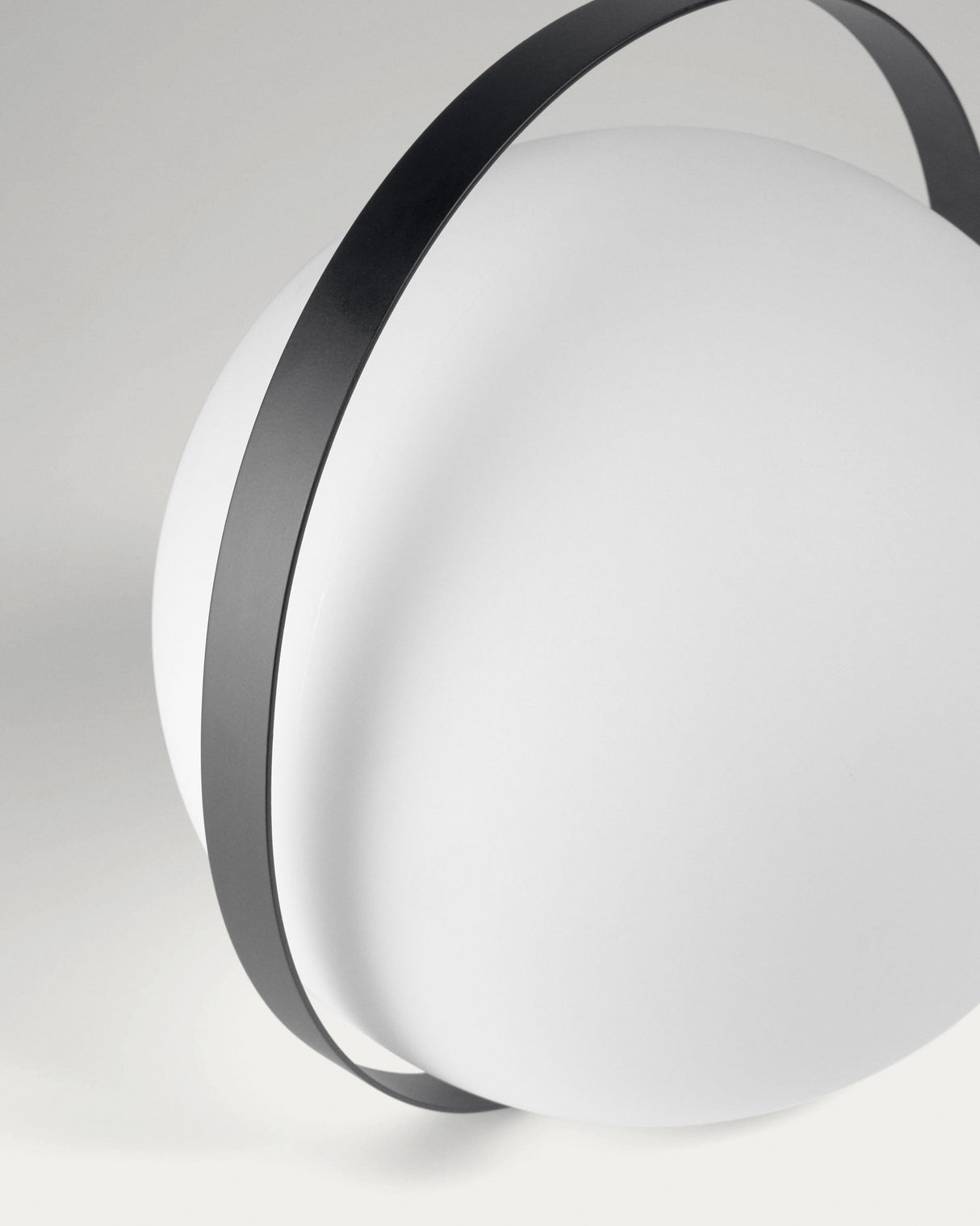 Dinesh Tischlampe mit schwarzem Stahlgriff - ZEN ZONE Furniture