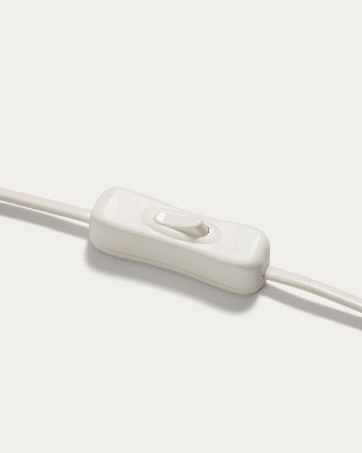 Damila Wandlampe aus Metall weiß und Rattan mit natürlichem Finish - ZEN ZONE Furniture