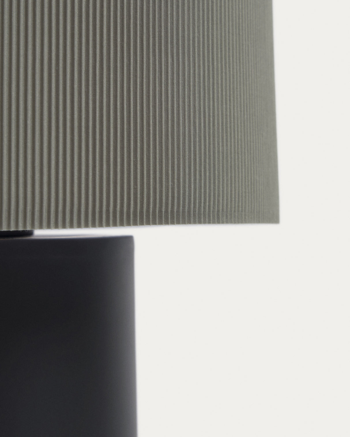 Domicina Tischlampe aus Metall schwarz und grau - ZEN ZONE Furniture