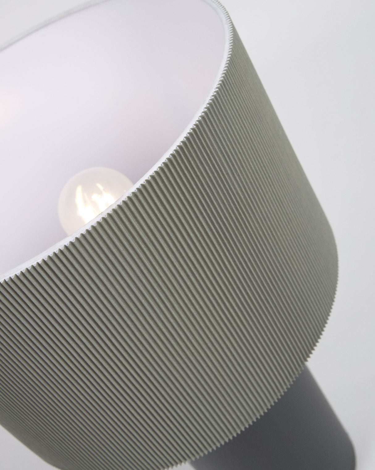 Domicina Tischlampe aus Metall schwarz und grau - ZEN ZONE Furniture