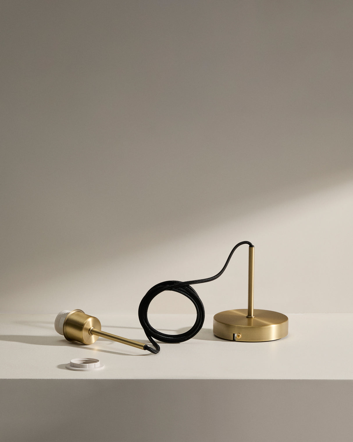 Fulvia Fassung für Deckenlampe aus Metall mit Finish in Gold 150 cm - ZEN ZONE Furniture