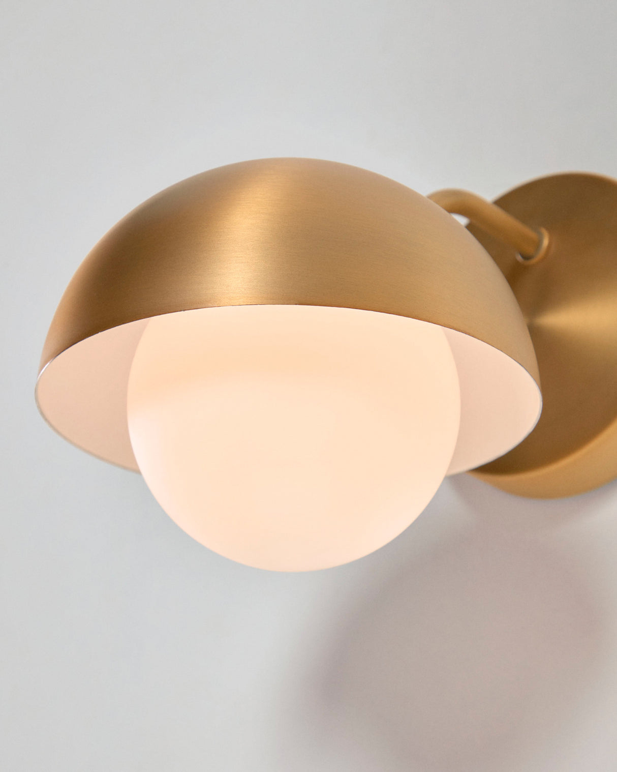 Lonela Wandleuchte aus Metall mit Messing-Finish - ZEN ZONE Furniture