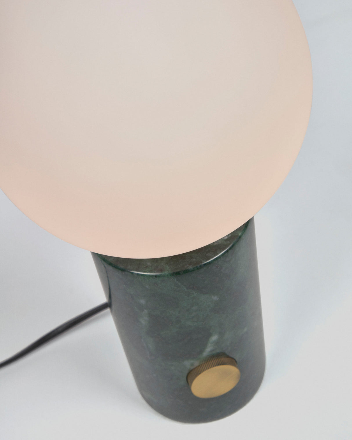 Lonela Tischlampe aus Marmor mit grünem Finish - ZEN ZONE Furniture