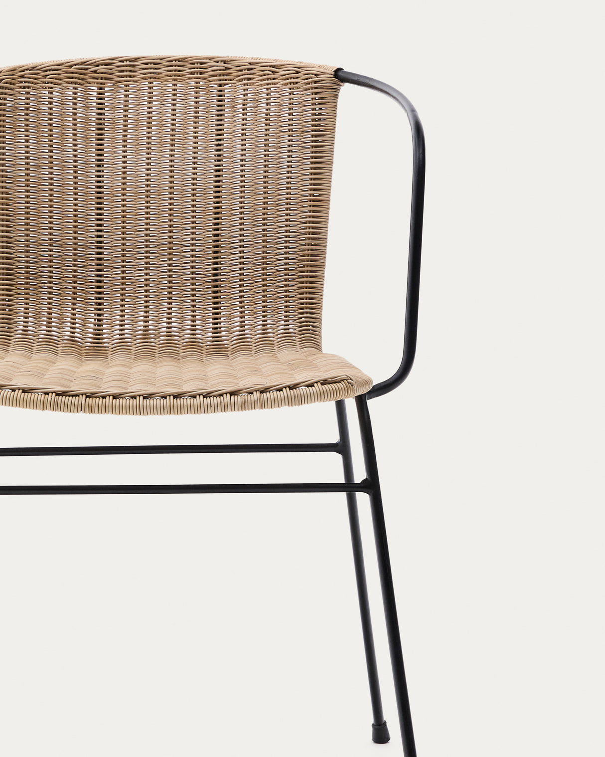 Stapelbarer Stuhl Eltiera aus synthetischem Rattan mit Struktur und Armlehnen aus schwarzem Stahl - ZEN ZONE Furniture