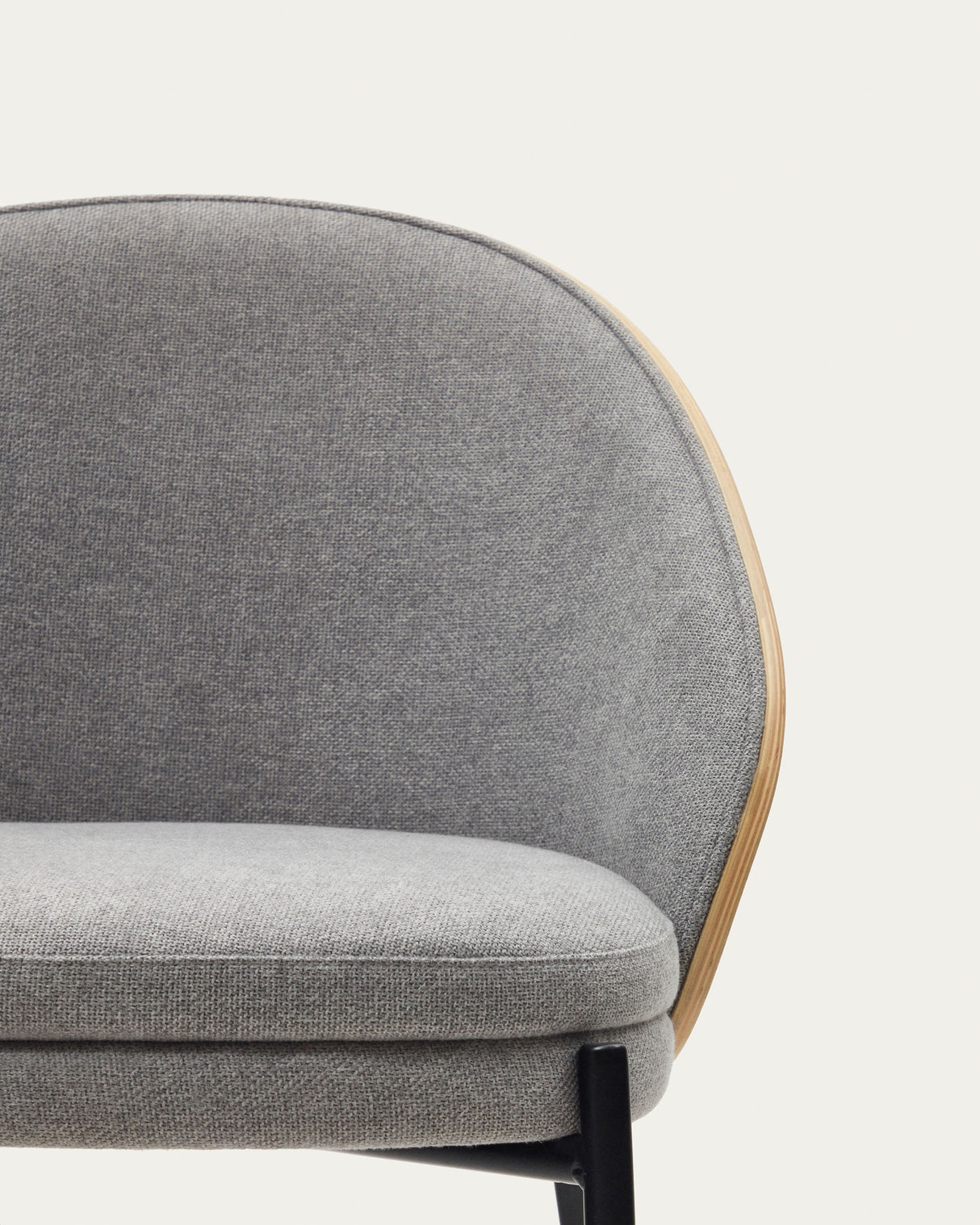 Eamy Stuhl hellgrau Eschenfurnier mit natürlichem Finish und Metall in Schwarz - ZEN ZONE Furniture