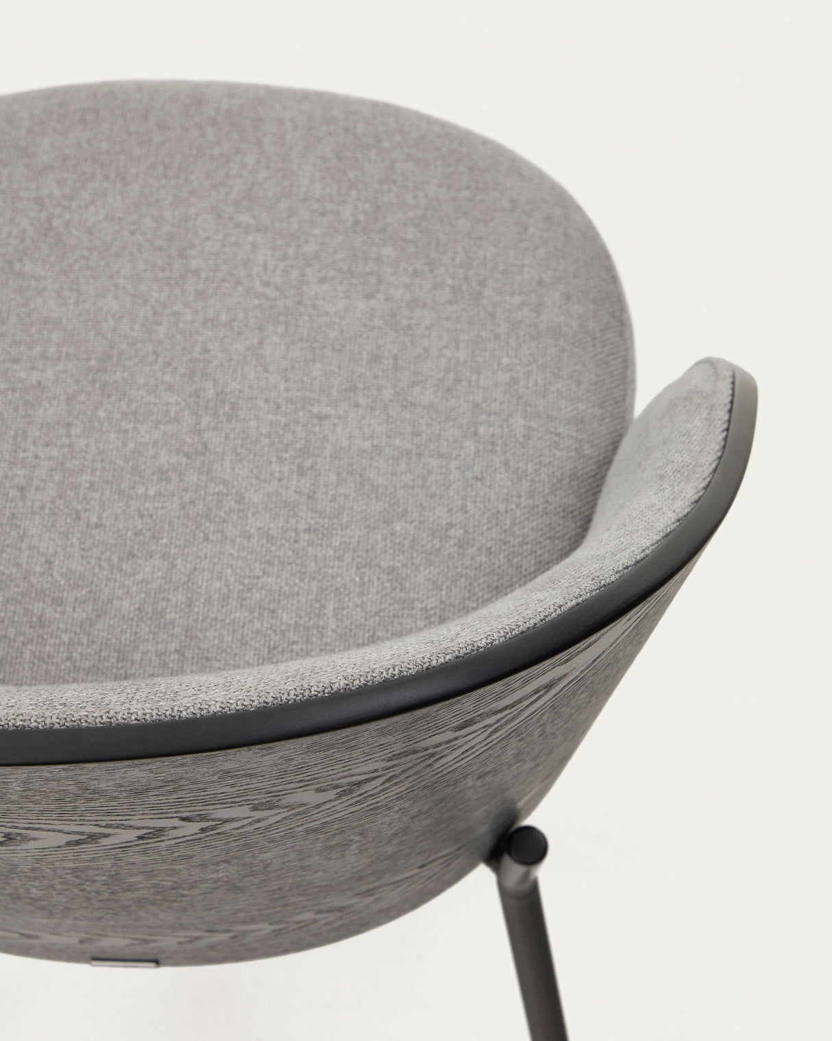 Eamy Stuhl hellgrau Eschenfurnier mit schwarzem Finish und Metall in Schwarz - ZEN ZONE Furniture