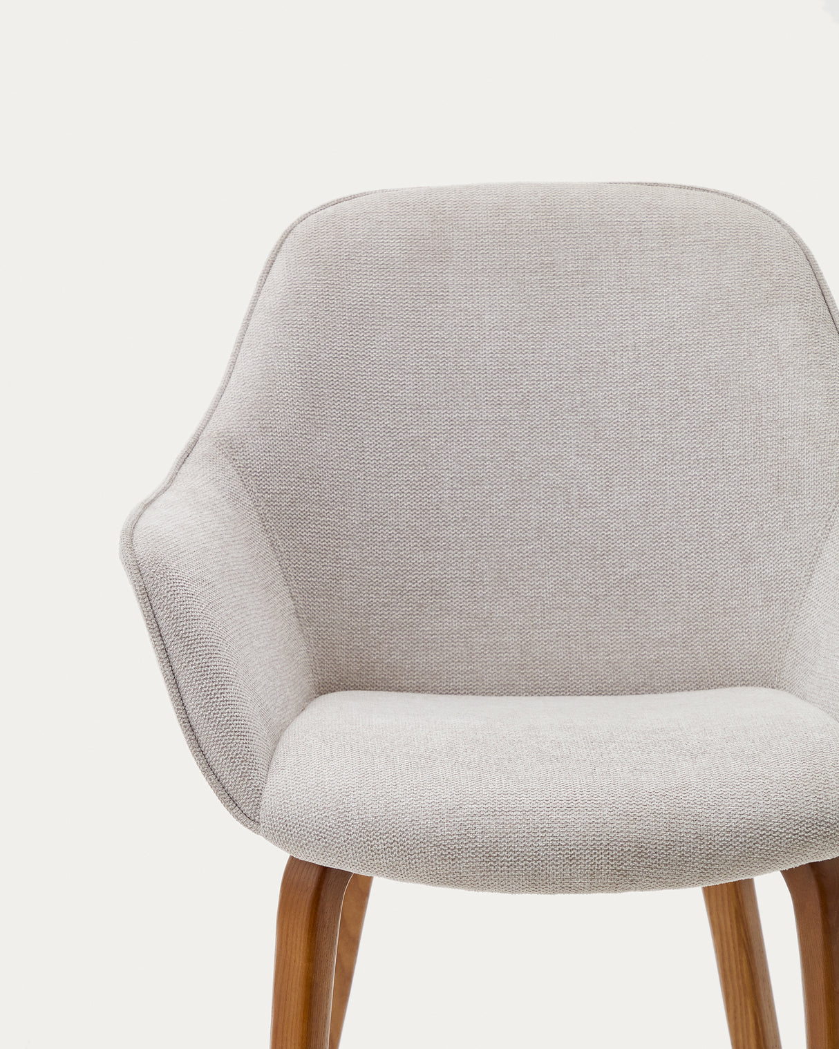 Aleli Stuhl mit Chenille in Beige Beine aus massivem Eschenholz mit Nussholz-Finish - ZEN ZONE Furniture