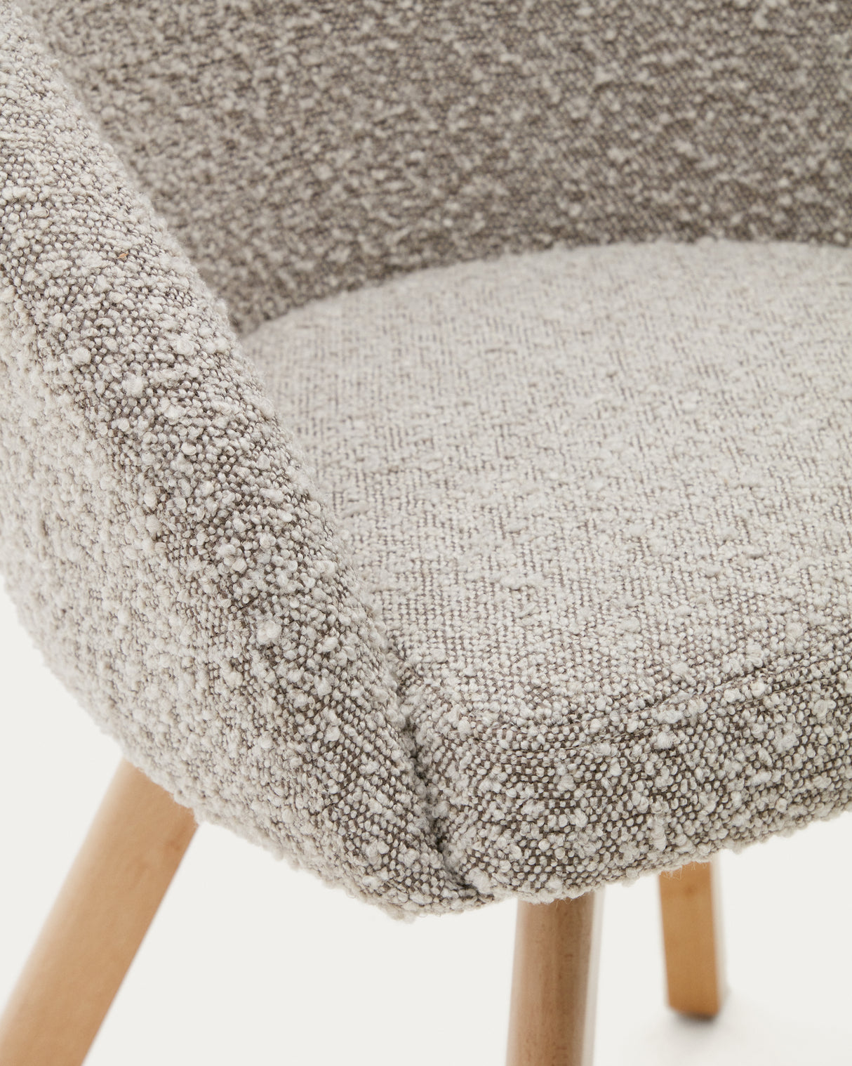 Marvin Drehstuhl mit Bouclé-Polsterung in Grau Beine massive Buche mit natürlichem Finish - ZEN ZONE Furniture
