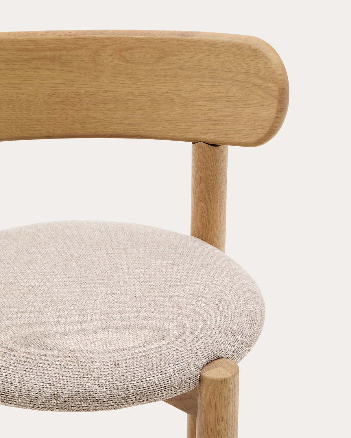 Nebai Stuhl mit beiger Chenille und Gestell aus massivem Eichenholz mit naturfarbenem Fini - ZEN ZONE Furniture