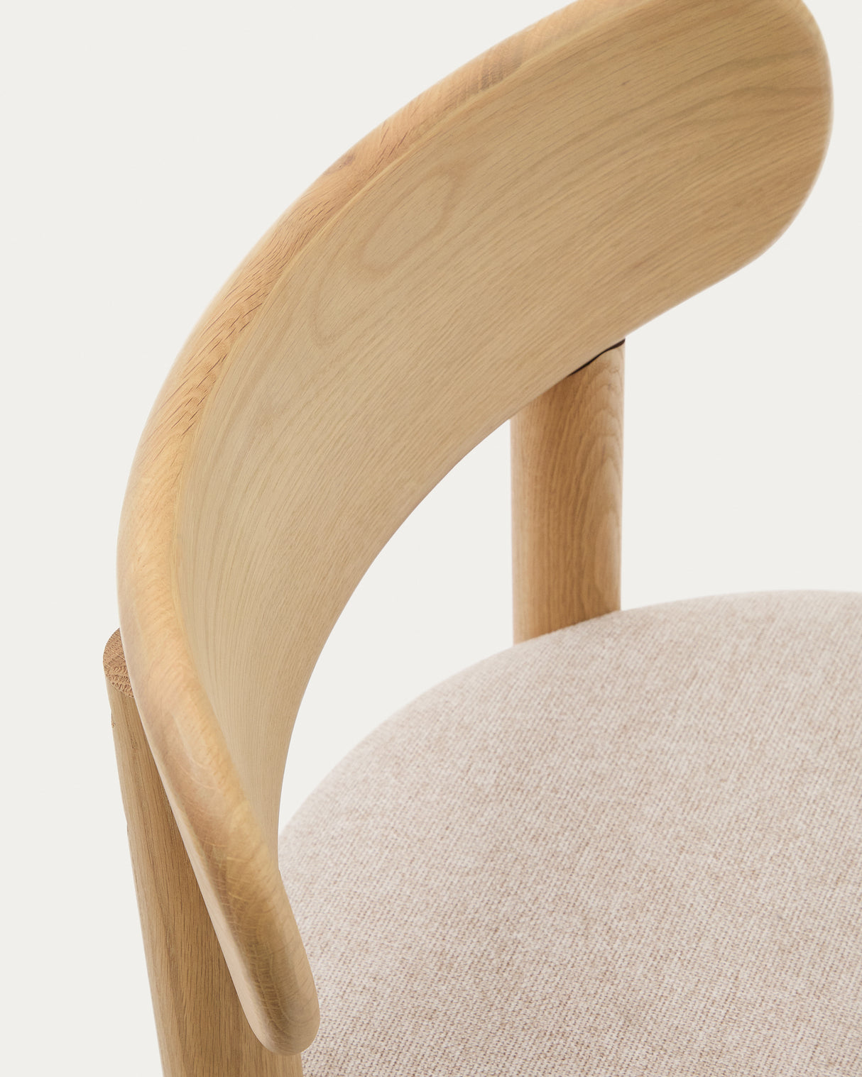 Nebai Stuhl mit beiger Chenille und Gestell aus massivem Eichenholz mit naturfarbenem Fini - ZEN ZONE Furniture