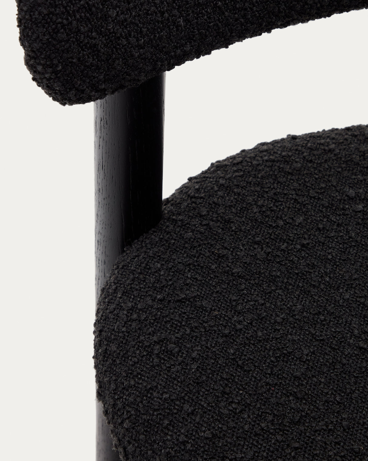 Nebai Stuhl aus schwarzem Bouclé und massivem Eichenholz mit schwarzem Finish - ZEN ZONE Furniture
