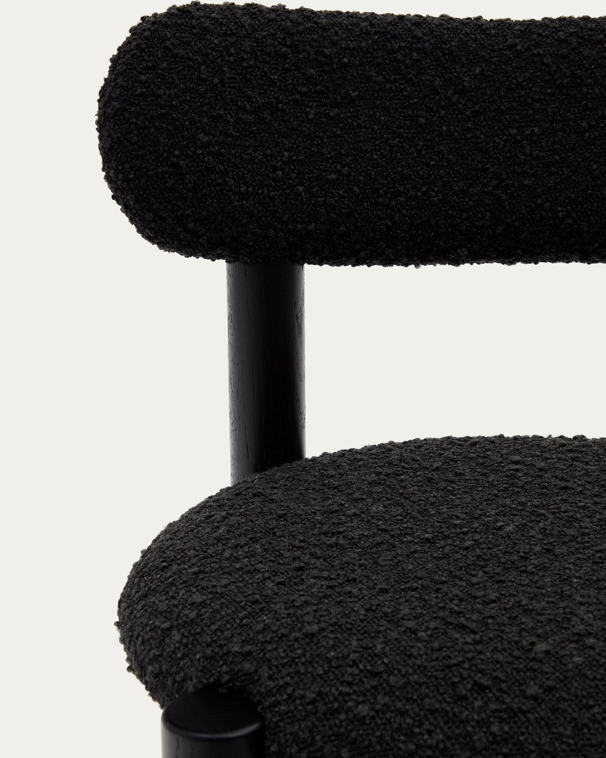 Nebai Stuhl aus schwarzem Bouclé und massivem Eichenholz mit schwarzem Finish - ZEN ZONE Furniture