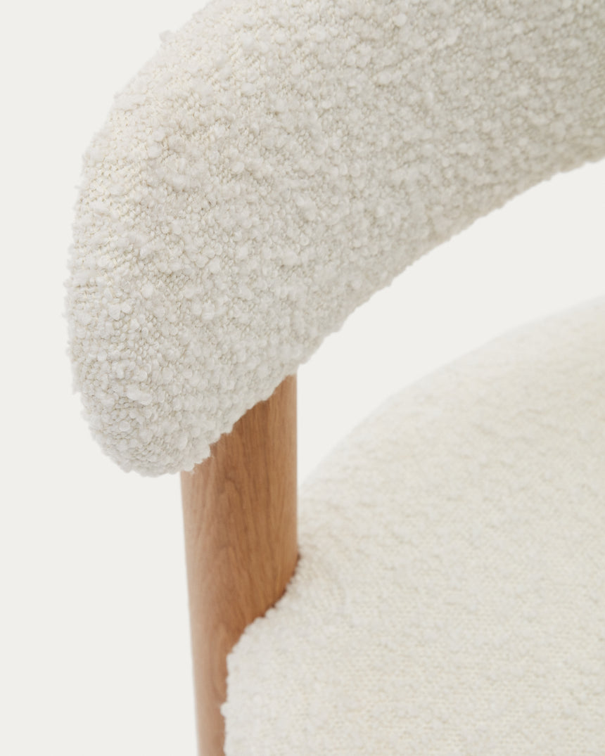 Nebai Stuhl aus weißem Bouclé und massivem Eichenholz mit natürlichem Finish - ZEN ZONE Furniture