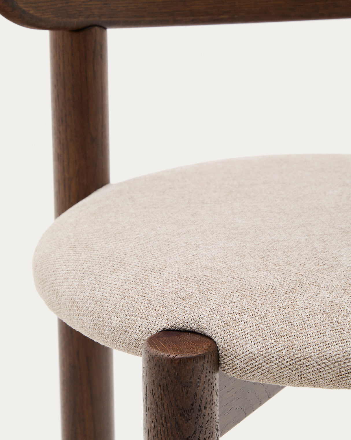 Nebai Stuhl aus brauner Chenille und Gestell aus massivem Eichenholz mit Nussholz Finish F - ZEN ZONE Furniture