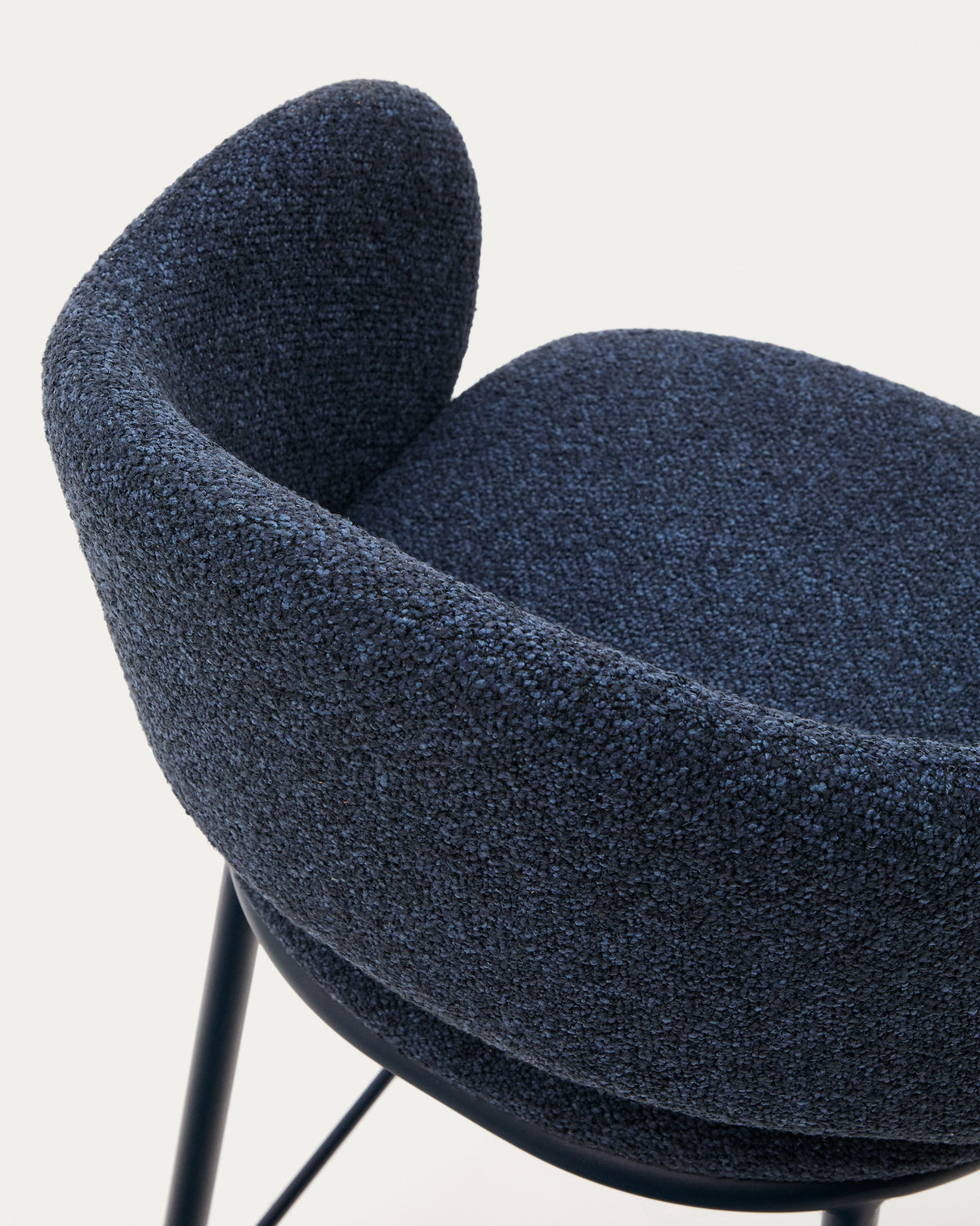 Maina Hocker aus blauem Chenille und Stahlbeinen mit blauem Finish FSC Mix Credit 65 cm - ZEN ZONE Furniture