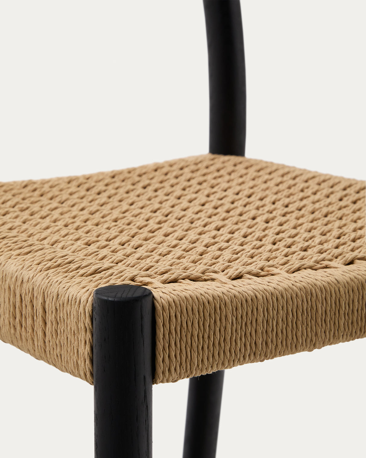 Yalia Barhocker Rückenlehne massives Eichenholz mit schwarzem Finish und Seilsitzfläche 65 cm FSC 100% - ZEN ZONE Furniture